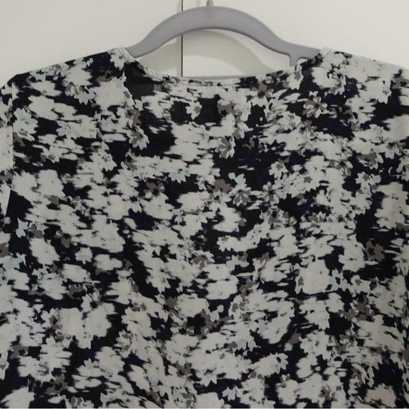 Ann Taylor Petites Multicolor Ruffle Front Blouse Sz MP Lightweight Flowy Blue - Picture 10 of 12